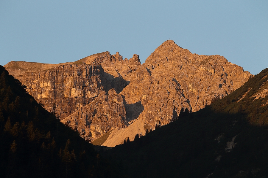 1_Leilachspitze im ersten Tageslicht.jpg