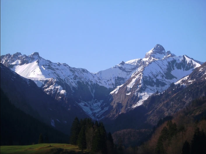 01 Trettachspitze im Morgenglanz.jpg