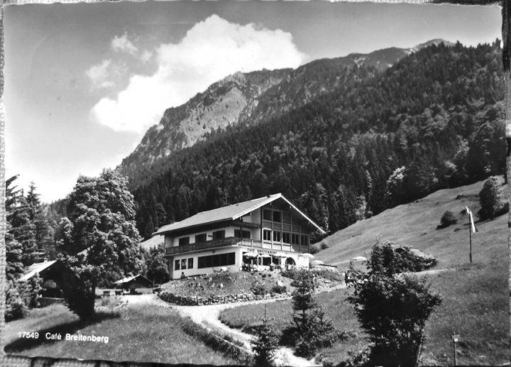 08_Cafe Breitenberg_paint.jpg