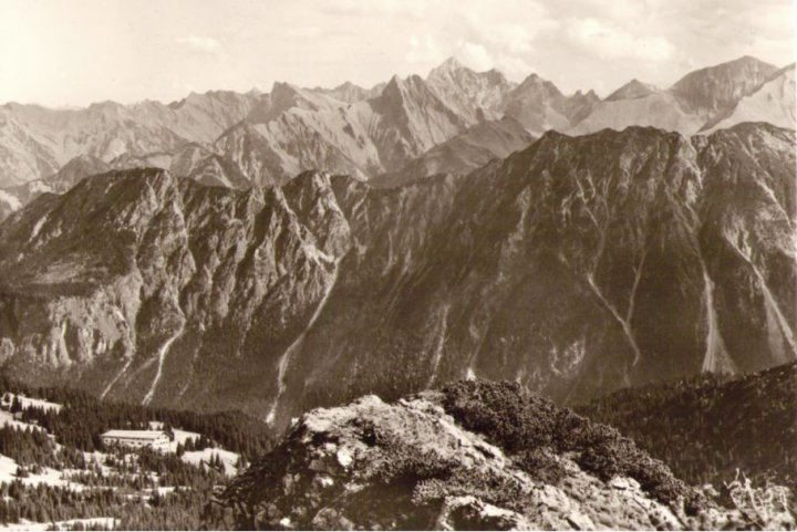 605_Hoefatsgebirge vom Kanzelwandhaus.jpg